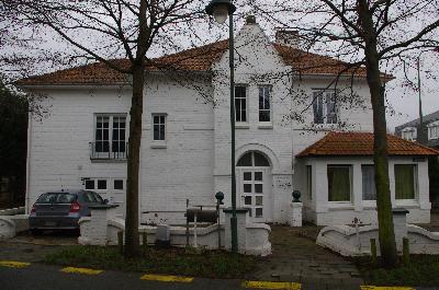 La Panne appt 2 ch. + park. rez-de-jardin 200 m...