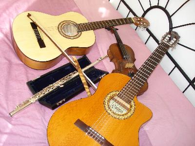 Cours chez vous de guitare et de musique .