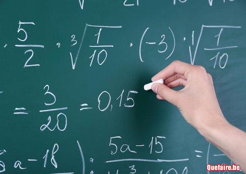 Cours  maths et statistique niveau univers. /...