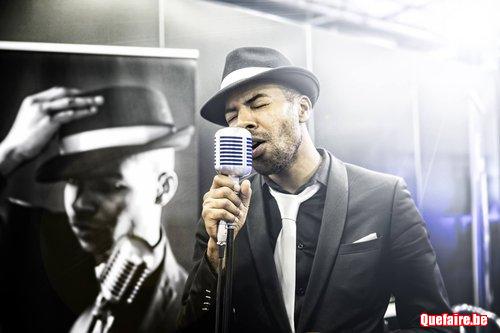 Chanteur propose des concerts acoustiques à...