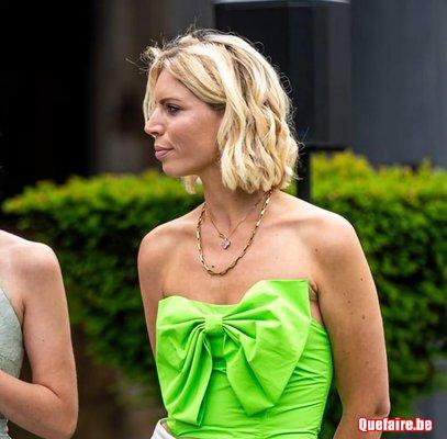 Professeur de mathématiques donnant des cours...