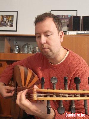 Cours de oud / luth oriental pour débutants.