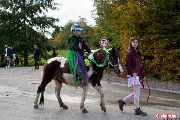 Lilas, Ponette pie tricolore, 7 ans, bien montée