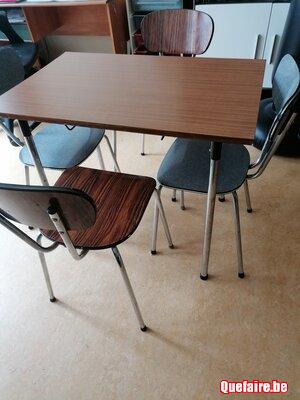 Table+ 4 chaises en formica