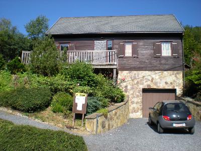 Agréable chalet de vacances à Poupehan