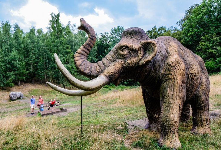 Loisirs Prhistomuseum, parc d aventures la Prhistoire