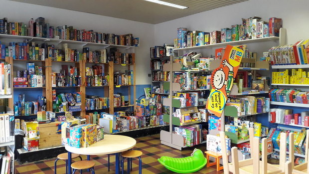Loisirs Location jeux société très nombreux titres différents)