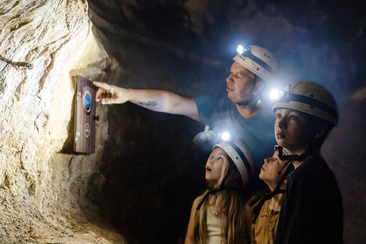 Loisirs Visitez grotte Ramioul comme spéléologues