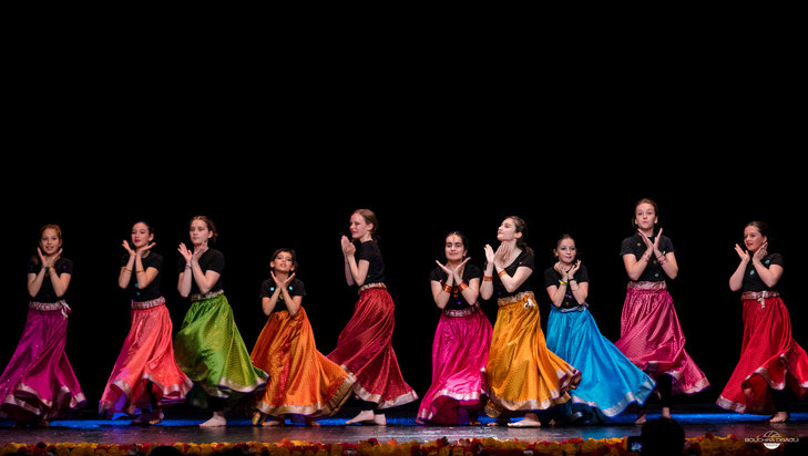 Stages,cours Bollywood & danse crative indienne enfants
