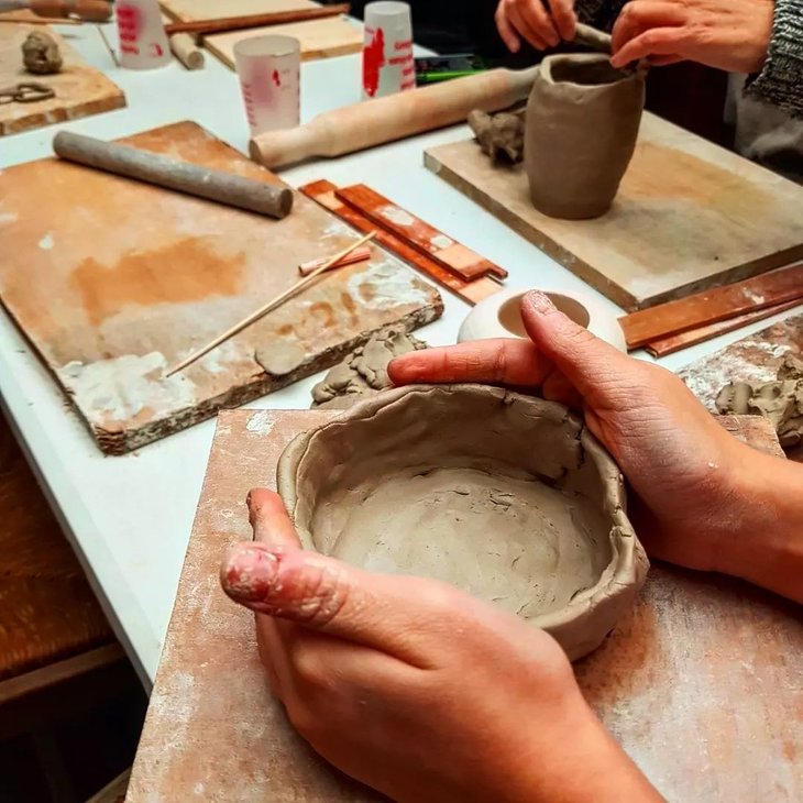 Stages,cours Atelier d initiation  poterie