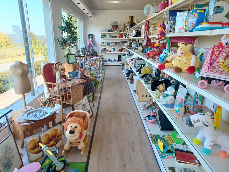  Boutique & Brocante - brocante permanente intérieure