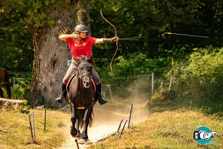 Stages,cours Tir l arc cheval poney