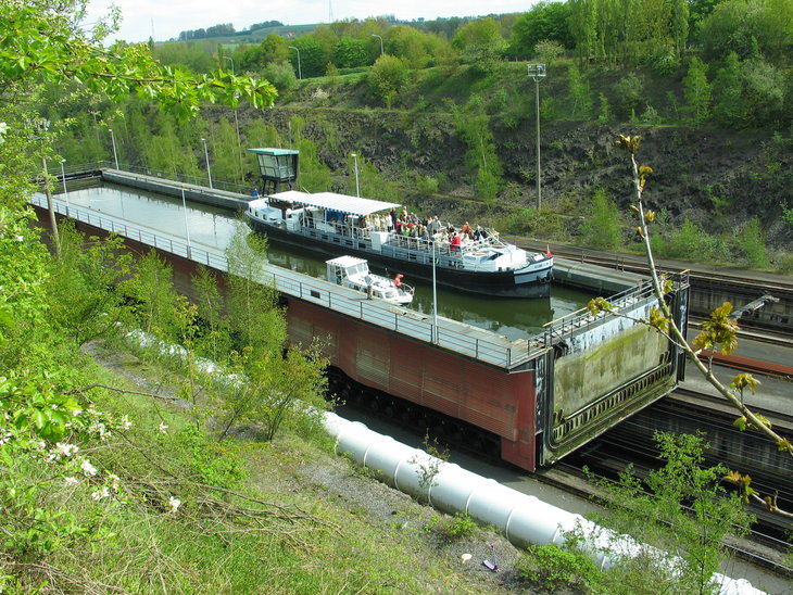 Loisirs Croisière: passage l ascenseur Strépy-Thieu du plan Incliné Ronquières