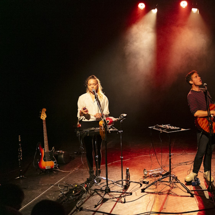 Spectacles Ici Baba - corps