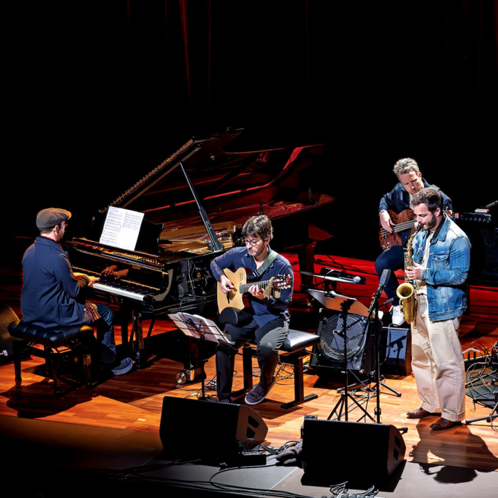 Spectacles Nova feat. Aaron Parks & Jess Ballard