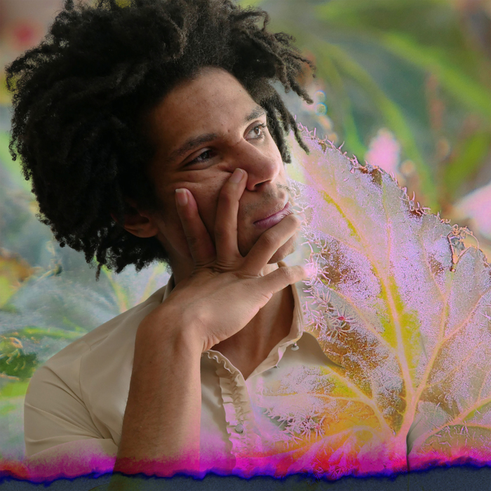 Spectacles Yet, Light, are blind Loucka Fiagan