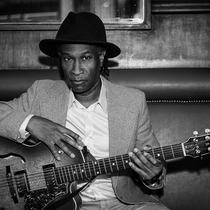 Spectacles Bai Kamara Jr