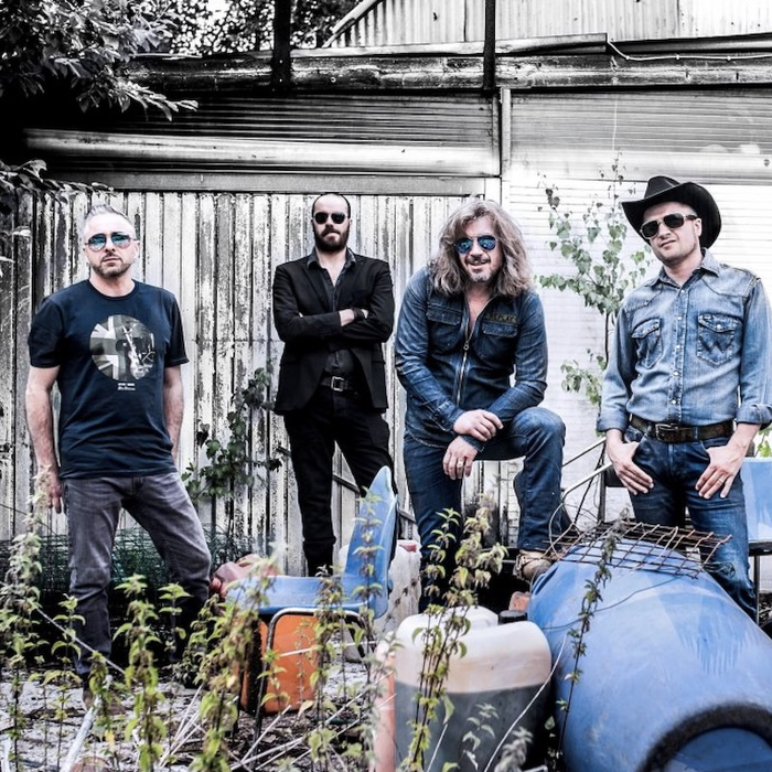 Spectacles Dr + Sasha the Lunatics