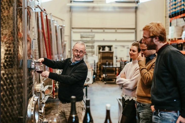 Loisirs Vins et bruxellois dans chai urbain ? Dégustation 