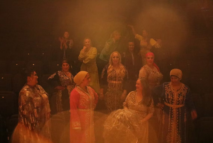 Spectacles The invisible voices