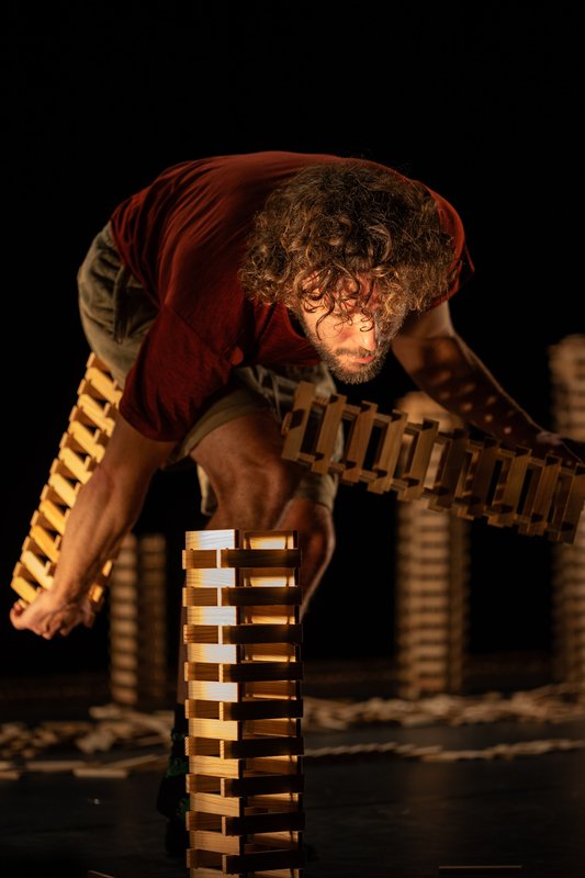 Spectacles Chasing Splinters - Wout Vanroose