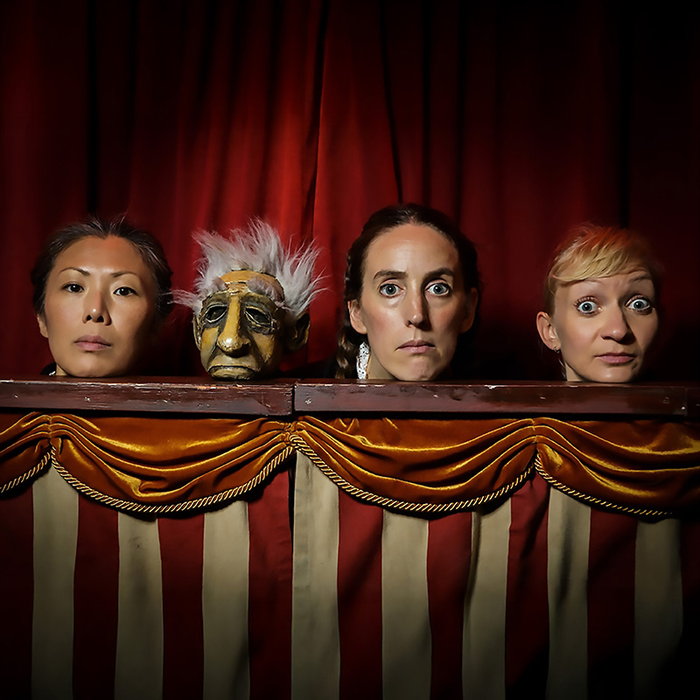 Spectacles La mort grandiose marionnettes, variations