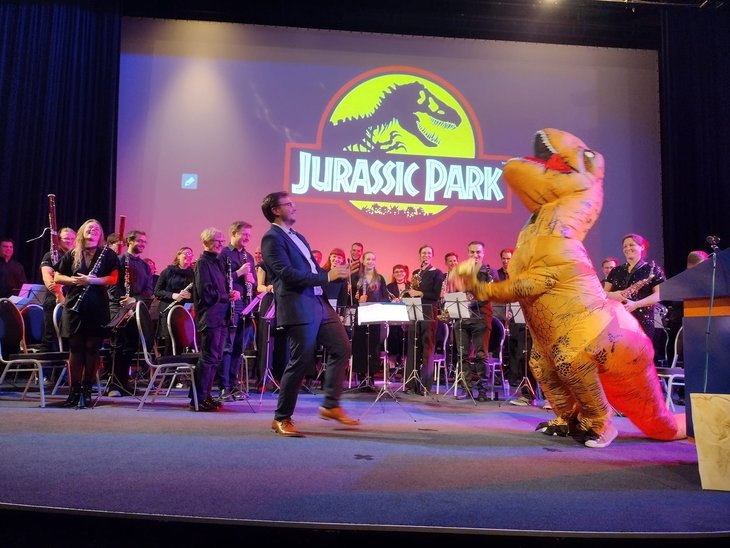 Spectacles Dinosaurs Campus Back From Extinction