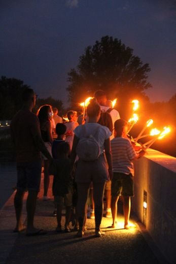 Loisirs Balade hastièroise flambeaux