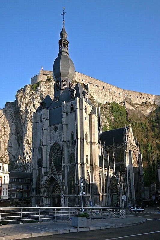 Loisirs Visite dimanche : collégiale Dinant