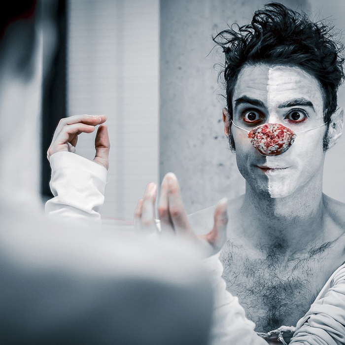 Spectacles Trop Pres Mur