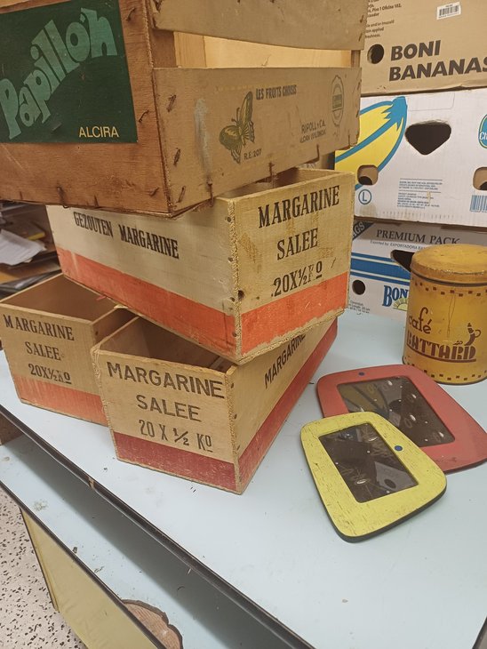  Mobilier d un ancien magasin 1940-1965-2005