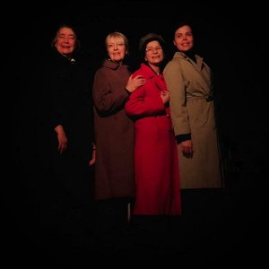 Spectacles Les filles mains jaunes