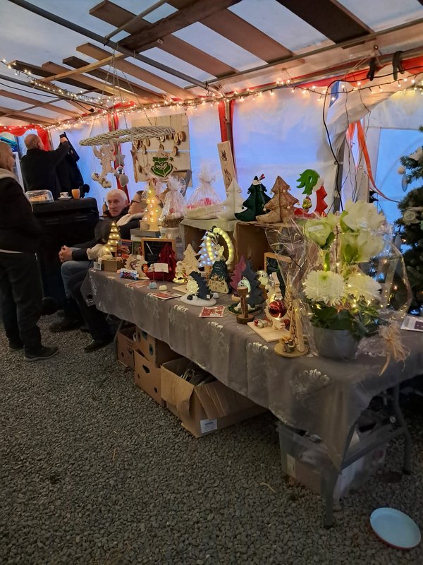 Marchés de Noël Poils moustaches son marché Noël