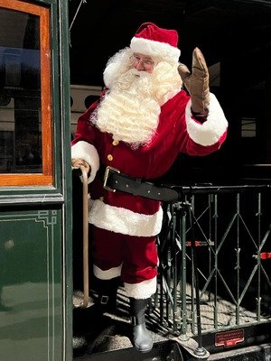 Loisirs Montez bord Tram Père Noël durant deux jours à
