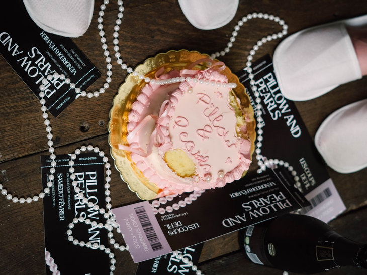 Concerts Pillow Pearls