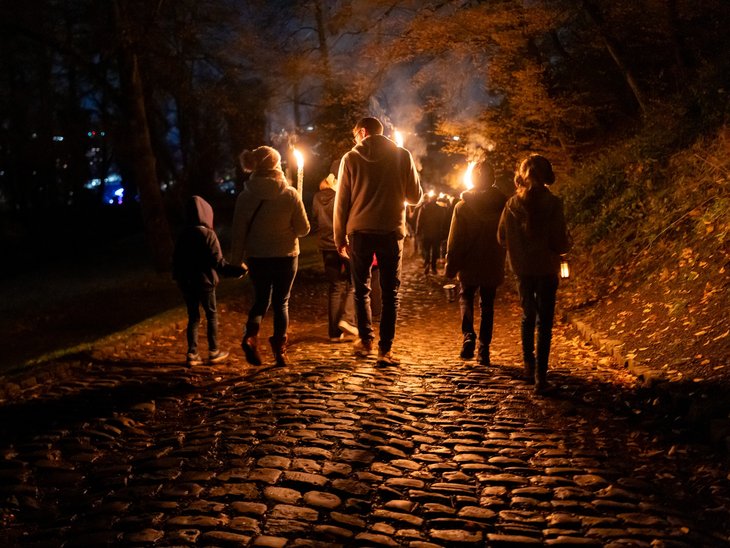 Loisirs Balade flambeaux dîner comte 
