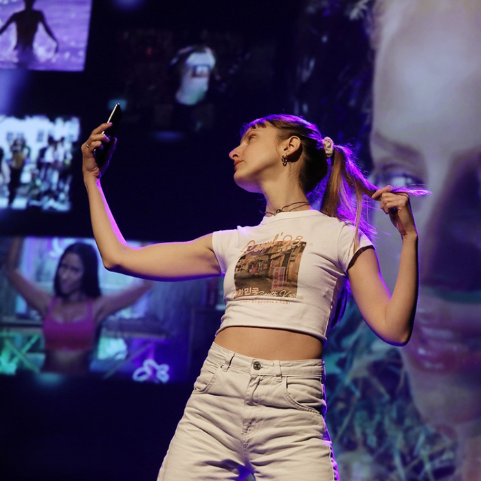 Spectacles Shut And Smile Reflexive Compagnie