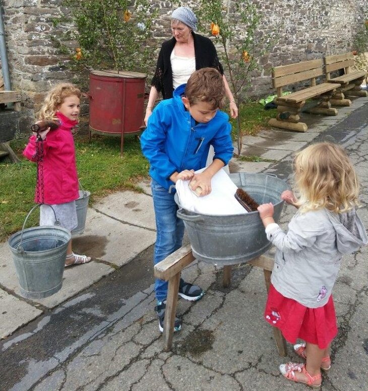 Expositions Faire lessive avec d anciennes machines laver