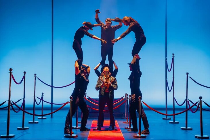 Spectacles The Award