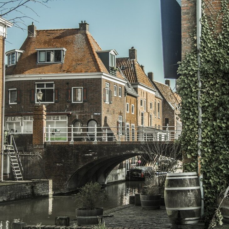 Conférences Conférence : Pays Bas, proches si différents