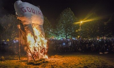 Loisirs 40e anniversaire brûlage marronnes Gouyass