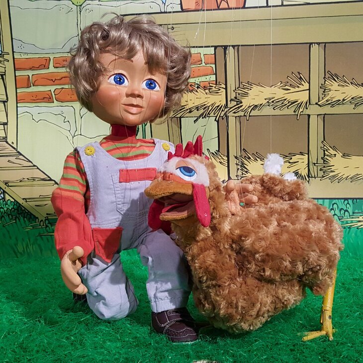 Spectacles Printemps, Défilé dans Basse Cour