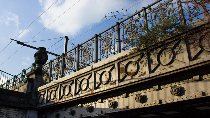 Loisirs Visite guidée Quartier Palais-Outre-Ponts + Spectacle Théâtre Cœurs de