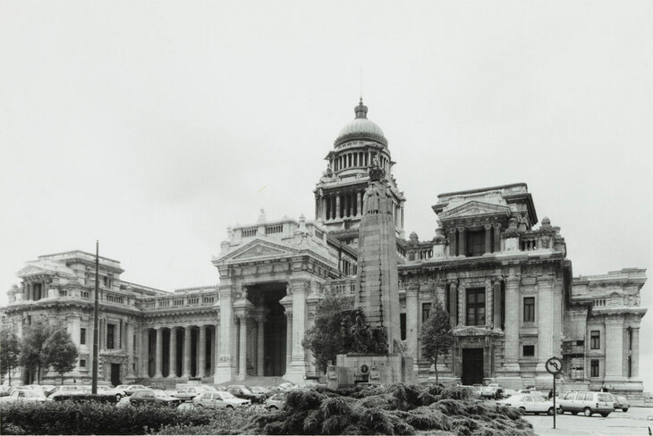 Conférences Au du Temps... Fil Rues La place Poelaert ses abords la Porte