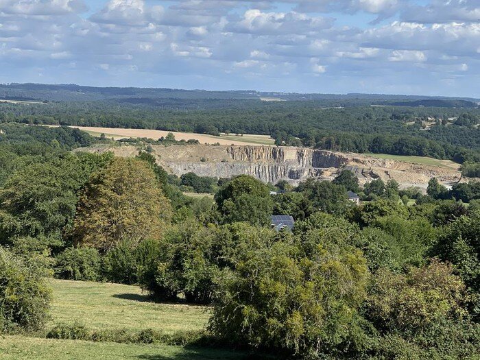 Loisirs Balade , entre crêtes boisées vallons paisibles