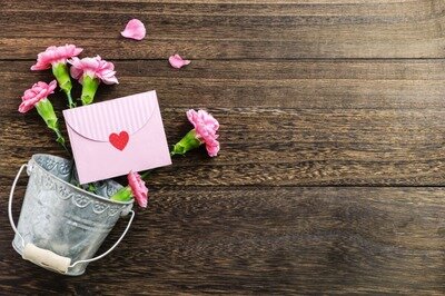 Loisirs Distribution fleurs pour Fête Mères