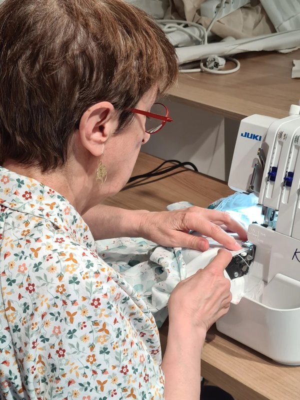 Stages,cours Je découvre surjeteuse je couds premier sweatshirt