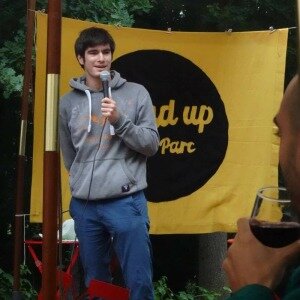 Spectacles Initiation Stand Up