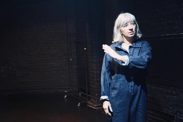 Spectacles  Vivre sans règles  conférence gesticulé Judith Spronck