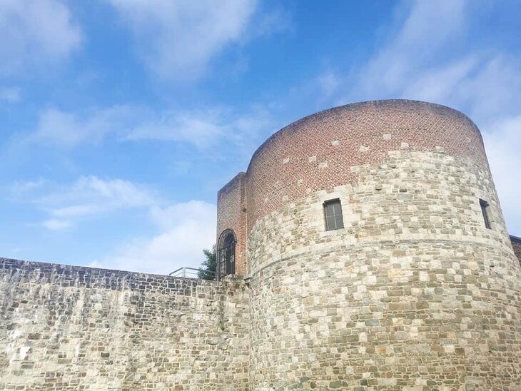 Loisirs Visite guidée  Les défenses la Ville Binche la tour Saint-Georges 
